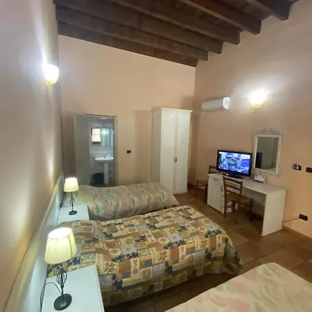 Julia's Friends ベッド・アンド・ブレックファスト サッサリ