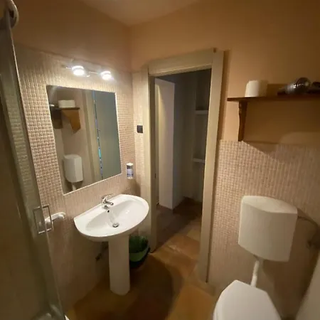 לינה וארוחת בוקר Julia's Friends 3*