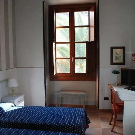 Julia's Friends לינה וארוחת בוקר סאסארי