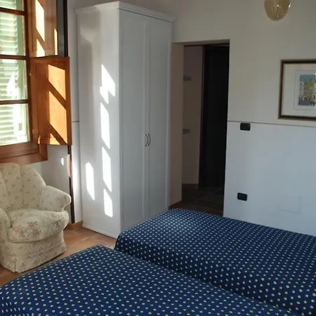 Julia's Friends לינה וארוחת בוקר